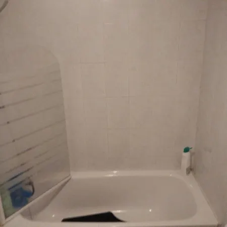 Private - Shared Bathroom * Cho